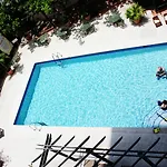 Courtleigh Hotel & Suites