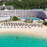 Grand Decameron Cornwall Beach, A Trademark All-Inclusive Resort