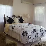 Kingston Studio Apartment