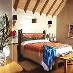 Hotel The Caves