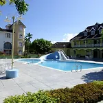 Beach One Bedroom Suite A17