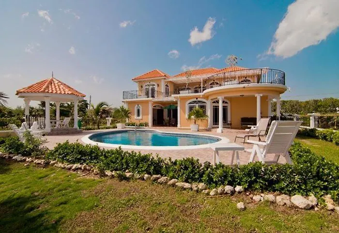 Copperwood Luxury Oceanfront Villa With Pool