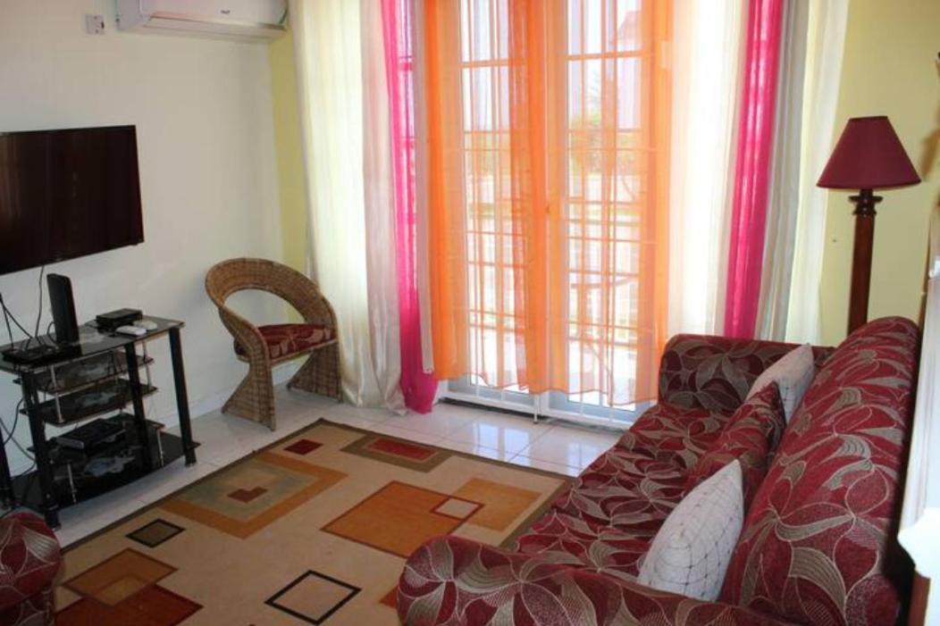 Aparthotel Seacastles By The Beach/pool Montego Bay