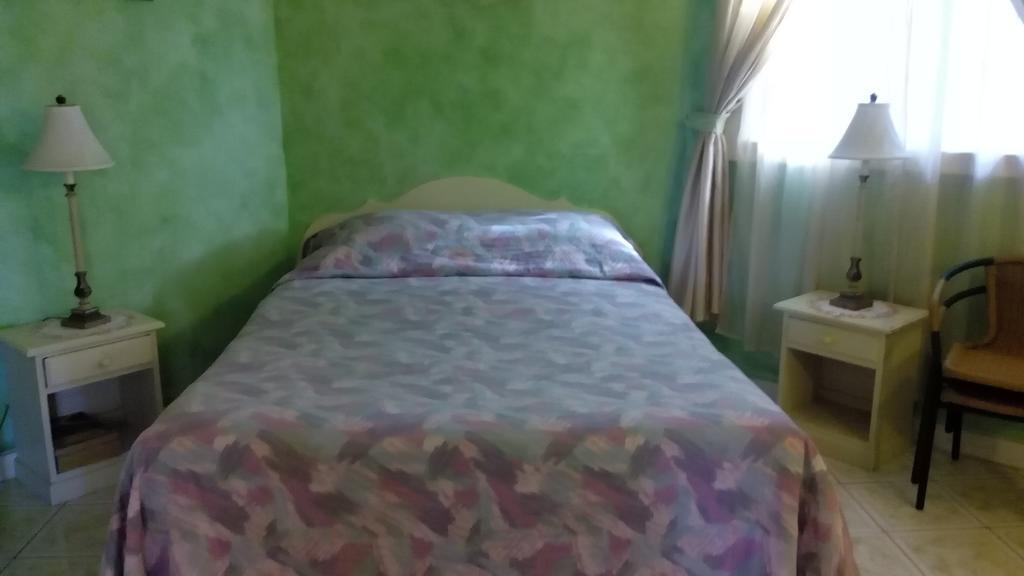 Hotel Mariposa Hide-away