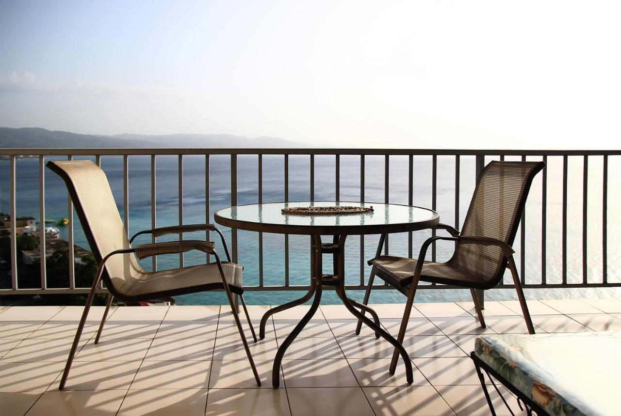 Penthouse Studio @ Club Montego Bay