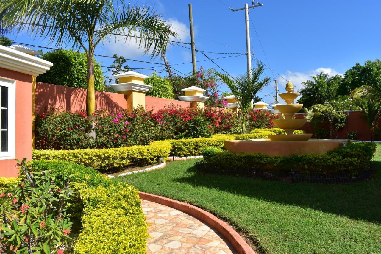 Mobay Vacation Village *