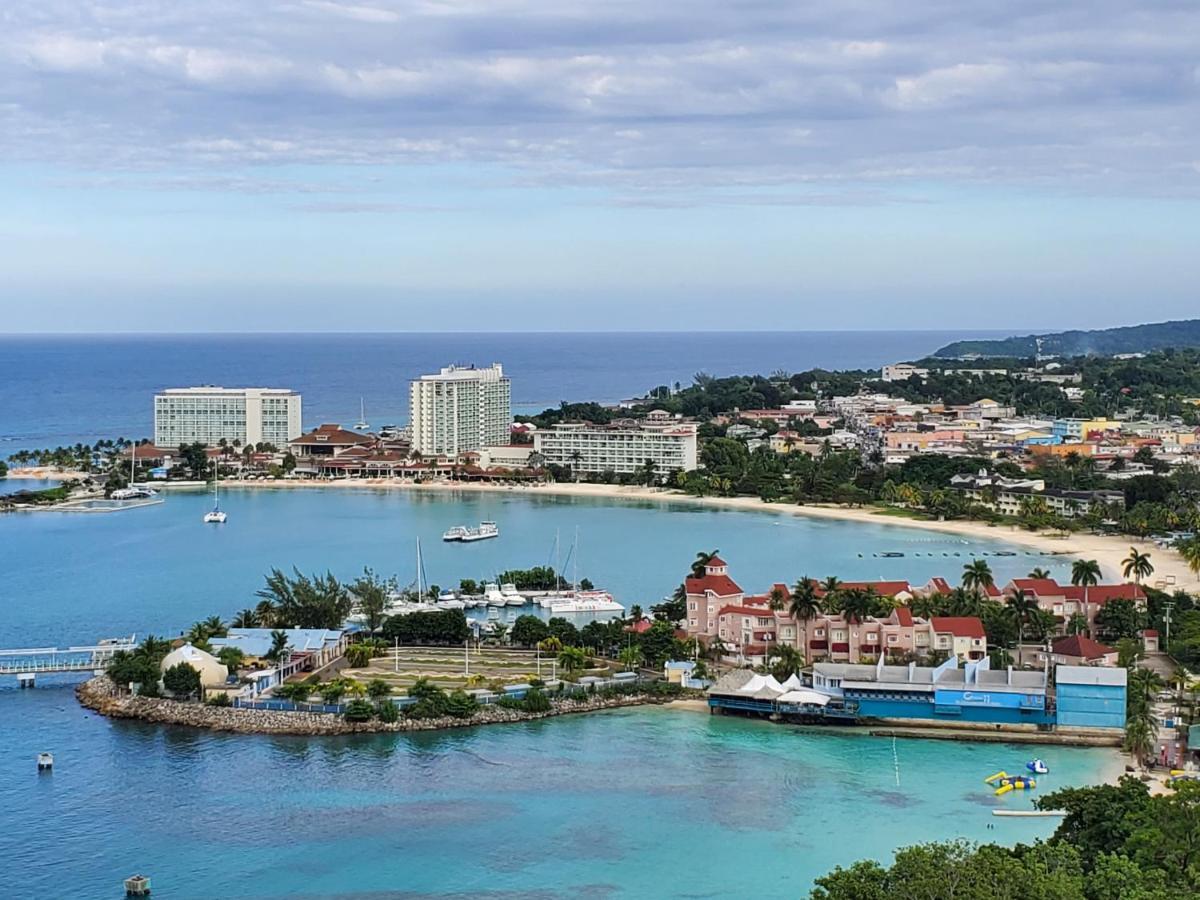 Blue Topaz Ocho Rios