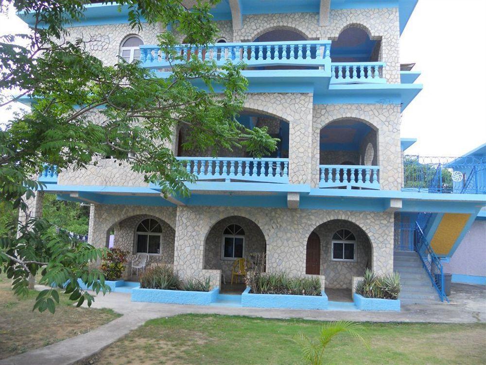 Cotton Tree 3* Negril
