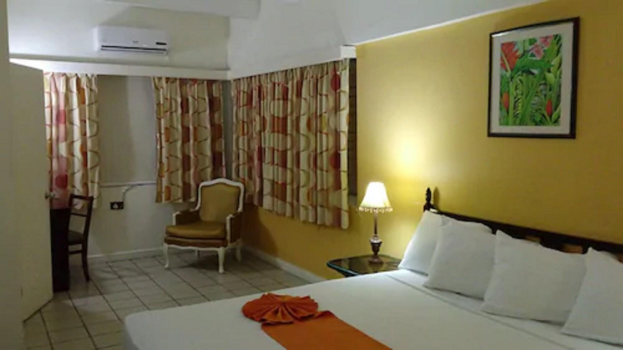 Pineapple Court Hotel Ocho Rios