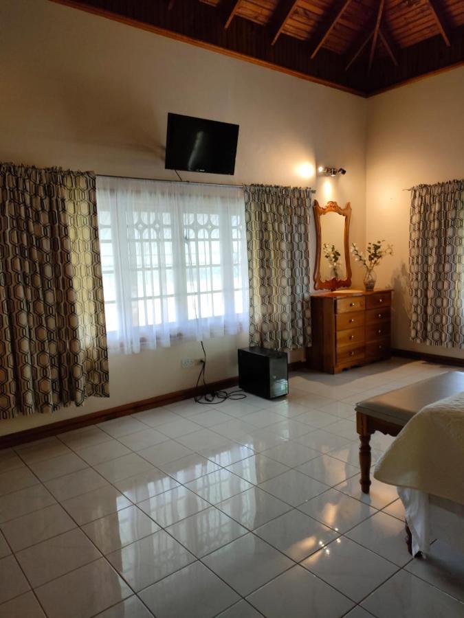 Hylton Enterprise * Negril
