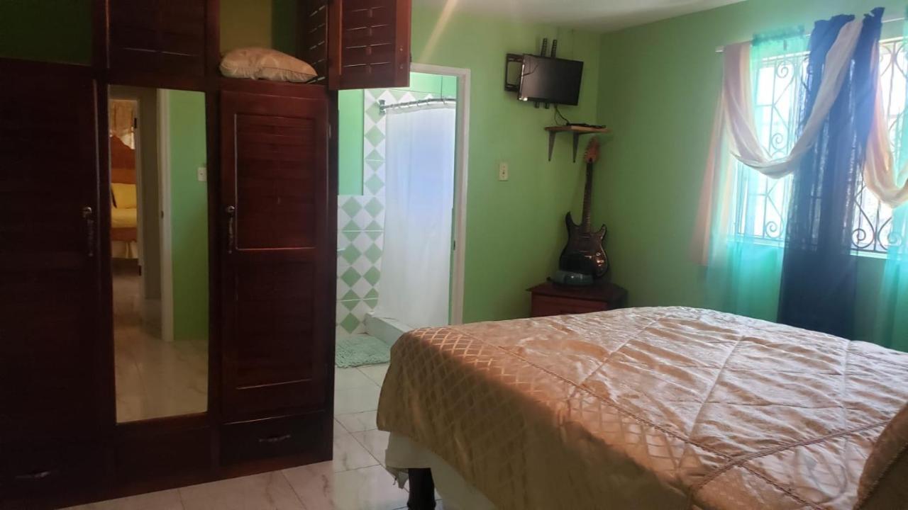 Eve's Rockaway Guest house Alligator Pond Village
