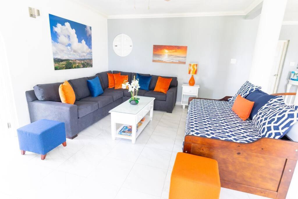 Casa de hóspedes Coastal Bliss -oceanview 2-bedroom In The Heart Of Town Ocho Rios