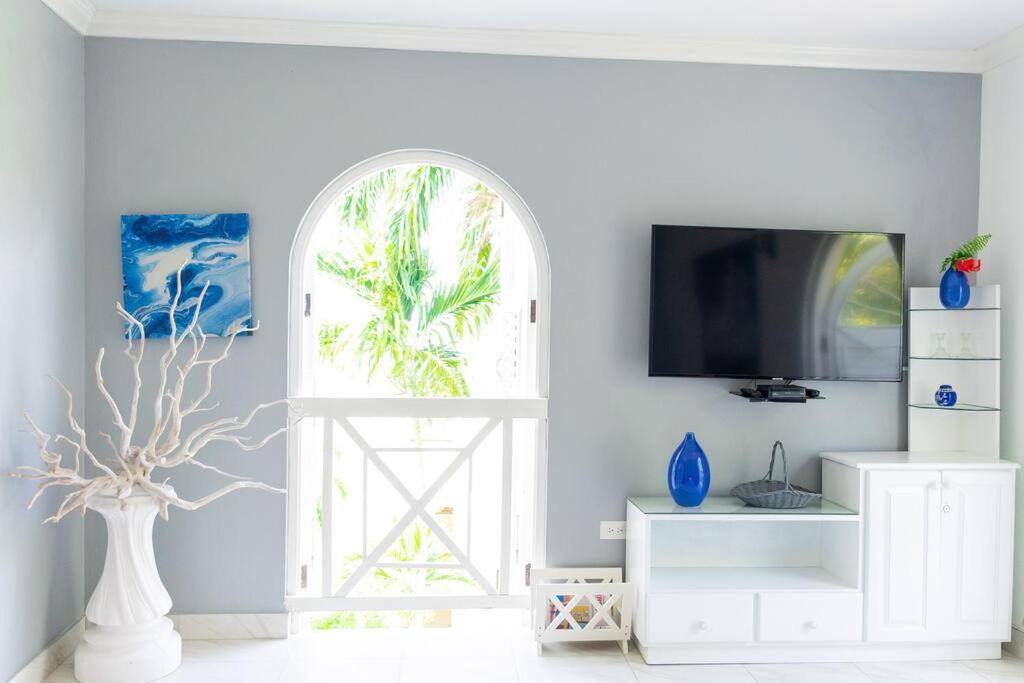 Coastal Bliss -oceanview 2-bedroom In The Heart Of Town Casa de hóspedes Ocho Rios