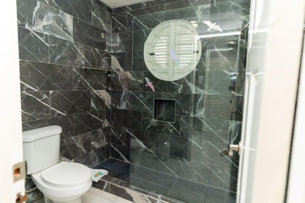 Casa de hóspedes Coastal Bliss -oceanview 2-bedroom In The Heart Of Town Ocho Rios