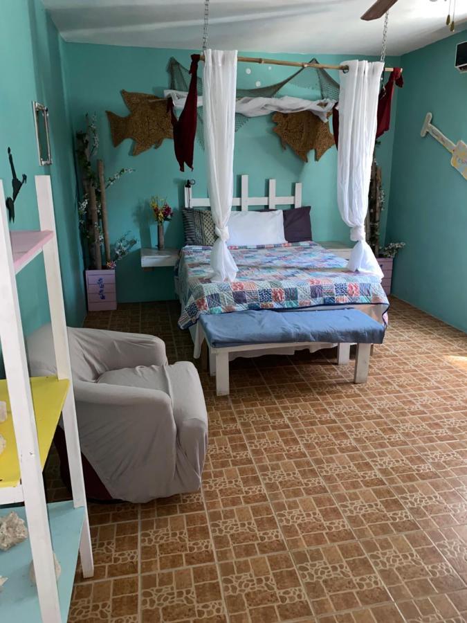 Castaways Hotel *
