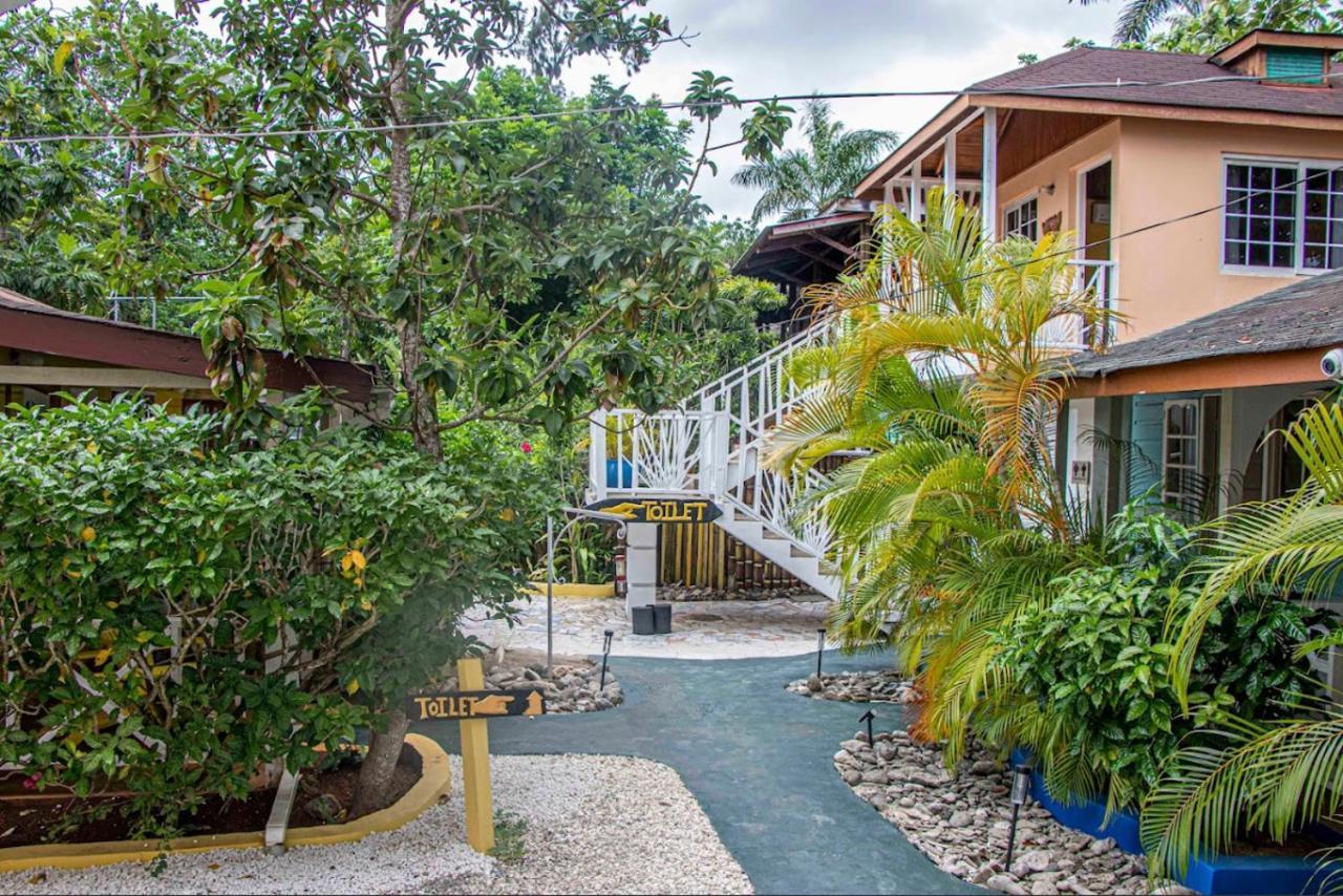 Guest house Mom's Place