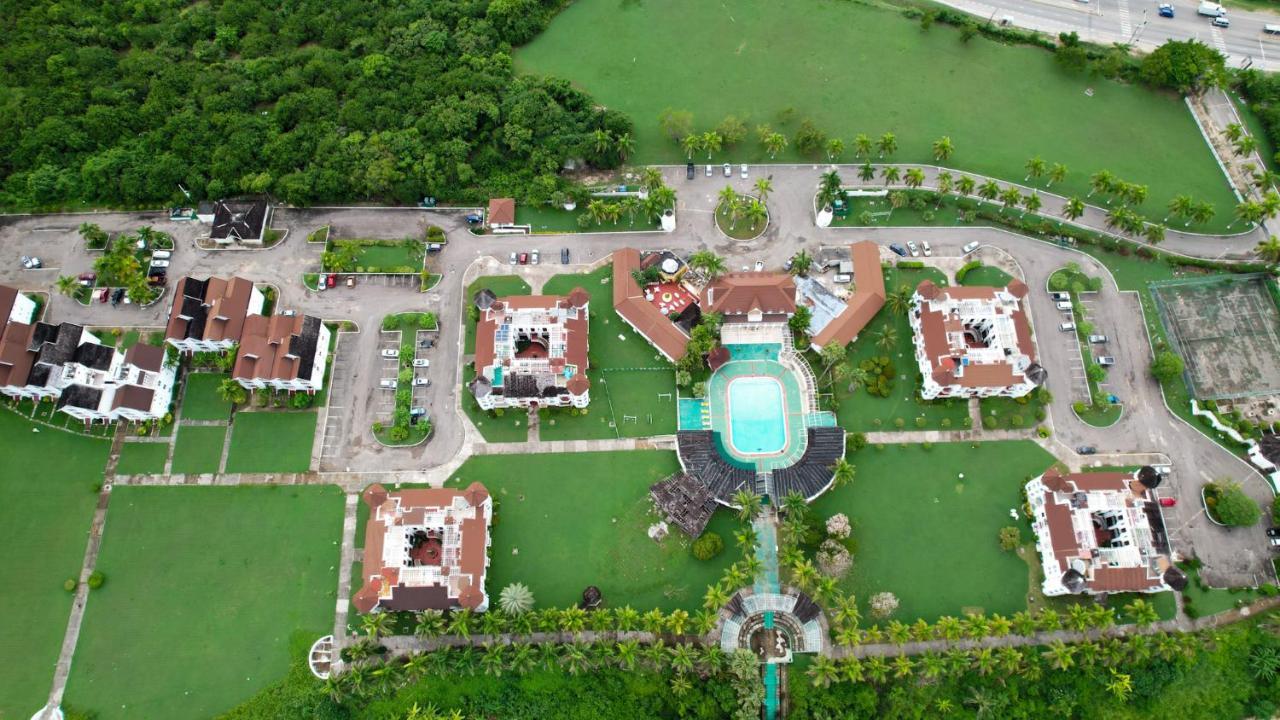 Seacastles By The Beach/pool Aparthotel