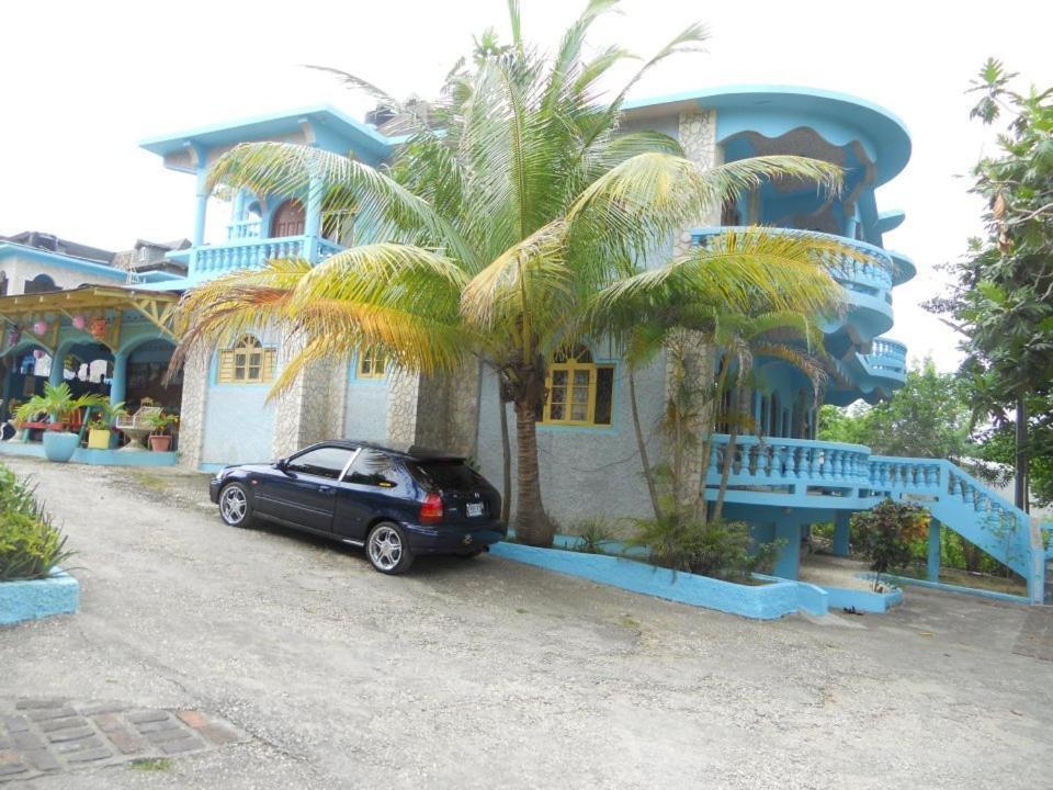 Cotton Tree Hotel