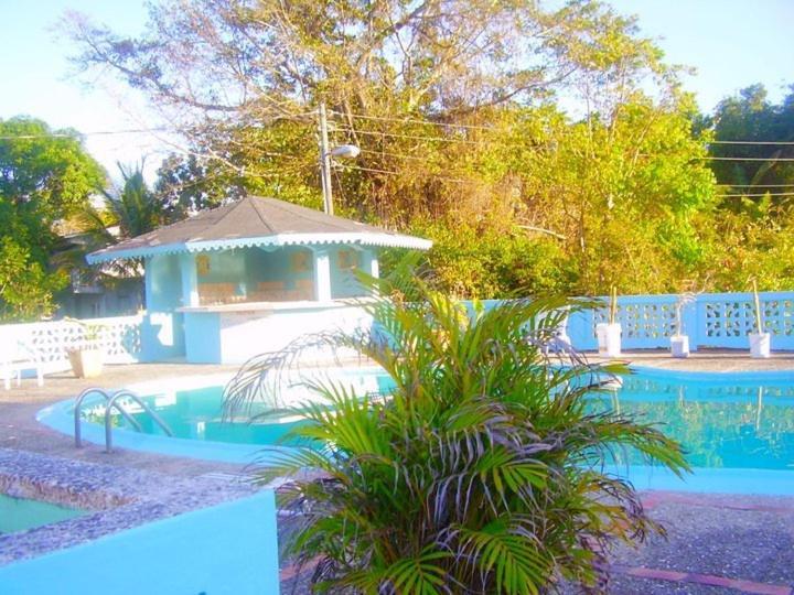 Cotton Tree Hotel 3*