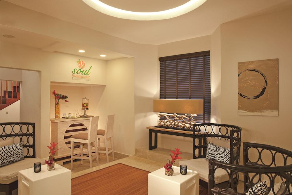 Zoetry Resort