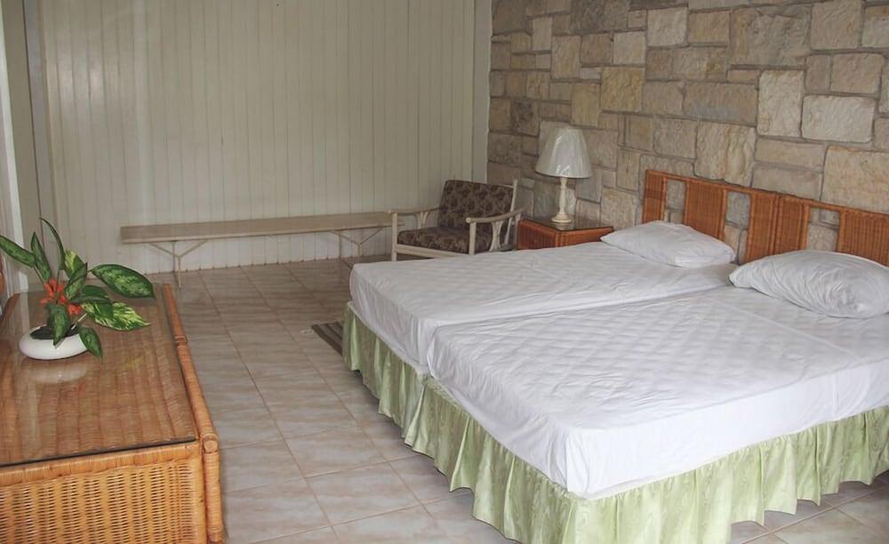 Frenchman's Cove 3*