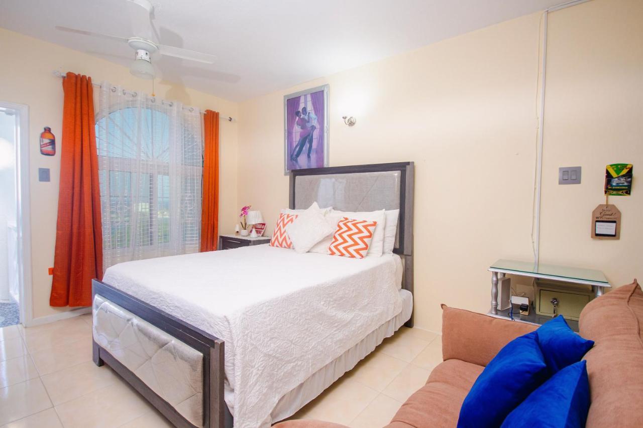 Aparthotel Columbus Heights Ocean View Sleeps1-2 Person Ocho Rios
