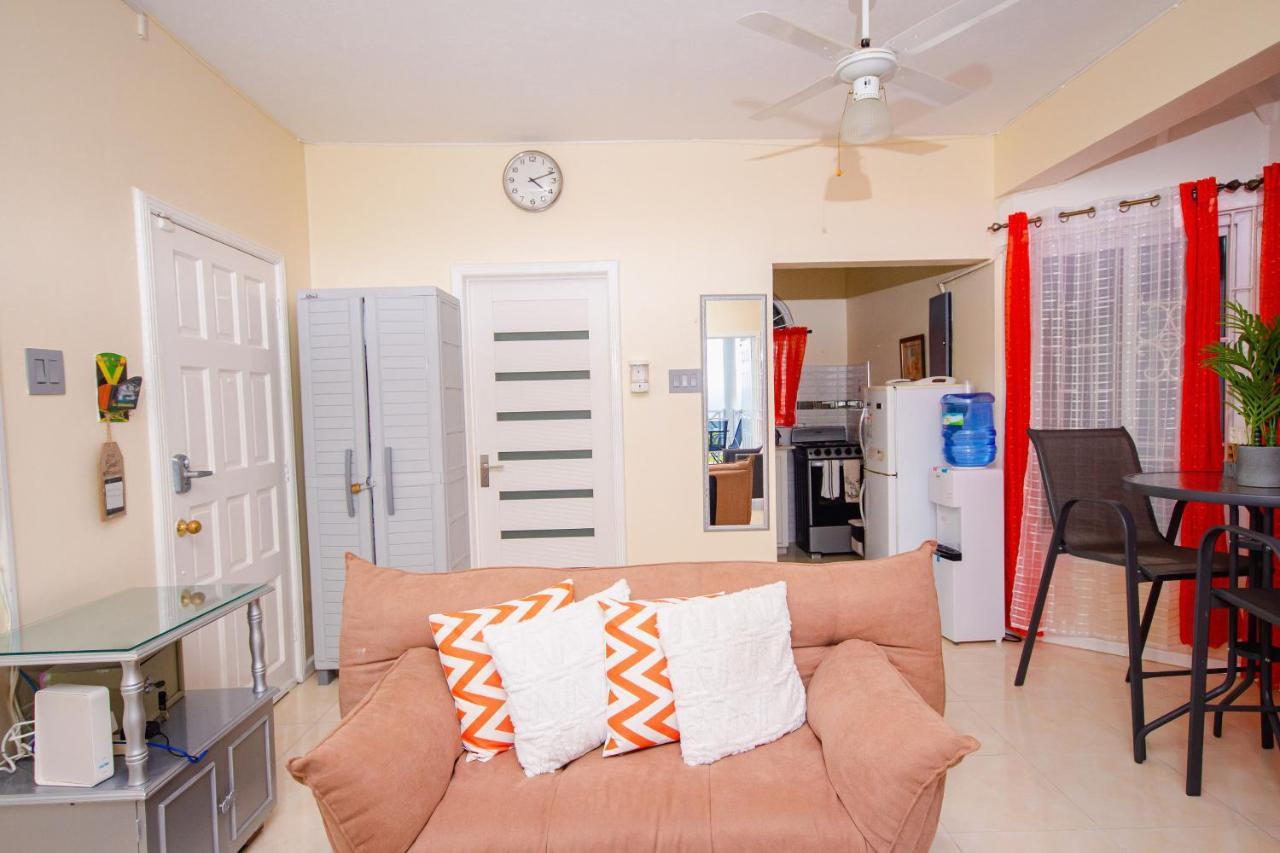 Columbus Heights Ocean View Sleeps1-2 Person * Ocho Rios