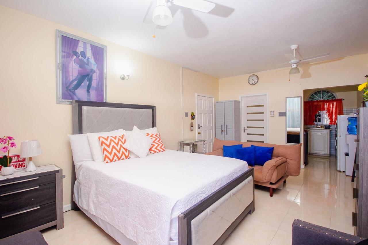 Columbus Heights Ocean View Sleeps1-2 Person * Ocho Rios