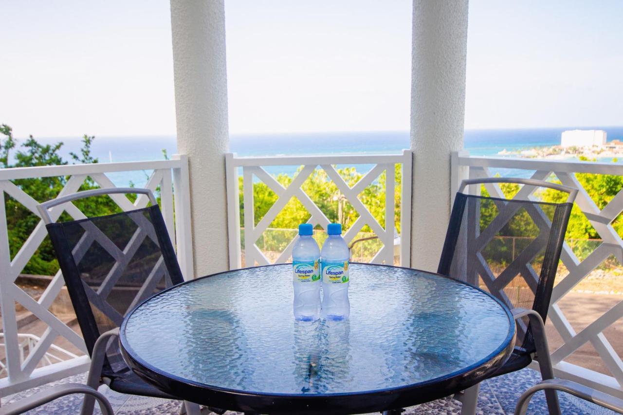 Columbus Heights Ocean View Sleeps1-2 Person Aparthotel