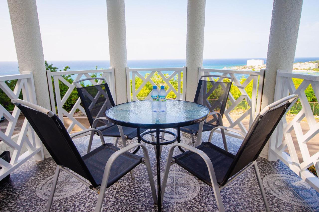 Columbus Heights Ocean View Sleeps1-2 Person * Ocho Rios
