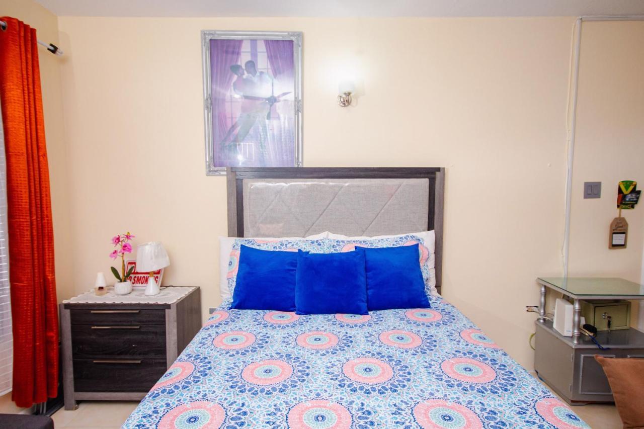 Aparthotel Columbus Heights Ocean View Sleeps1-2 Person Ocho Rios