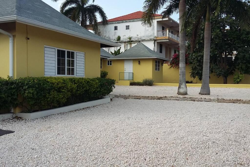 3 Bdr #2 At Ramparts Near Sangster Airport *