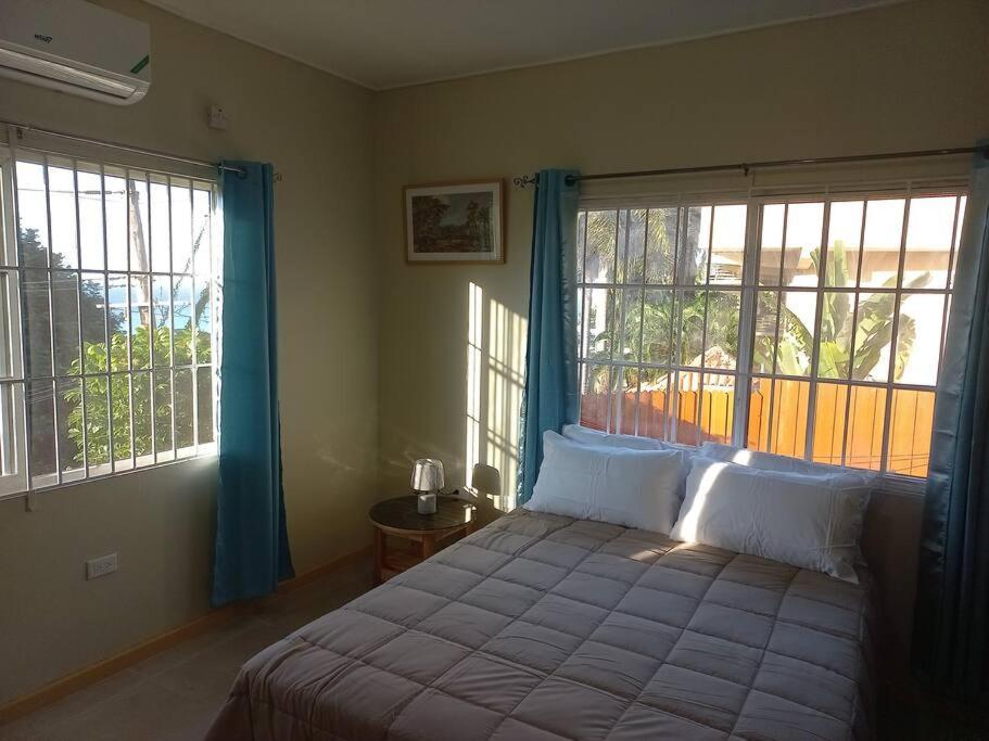 3 Bdr #2 At Ramparts Near Sangster Airport
