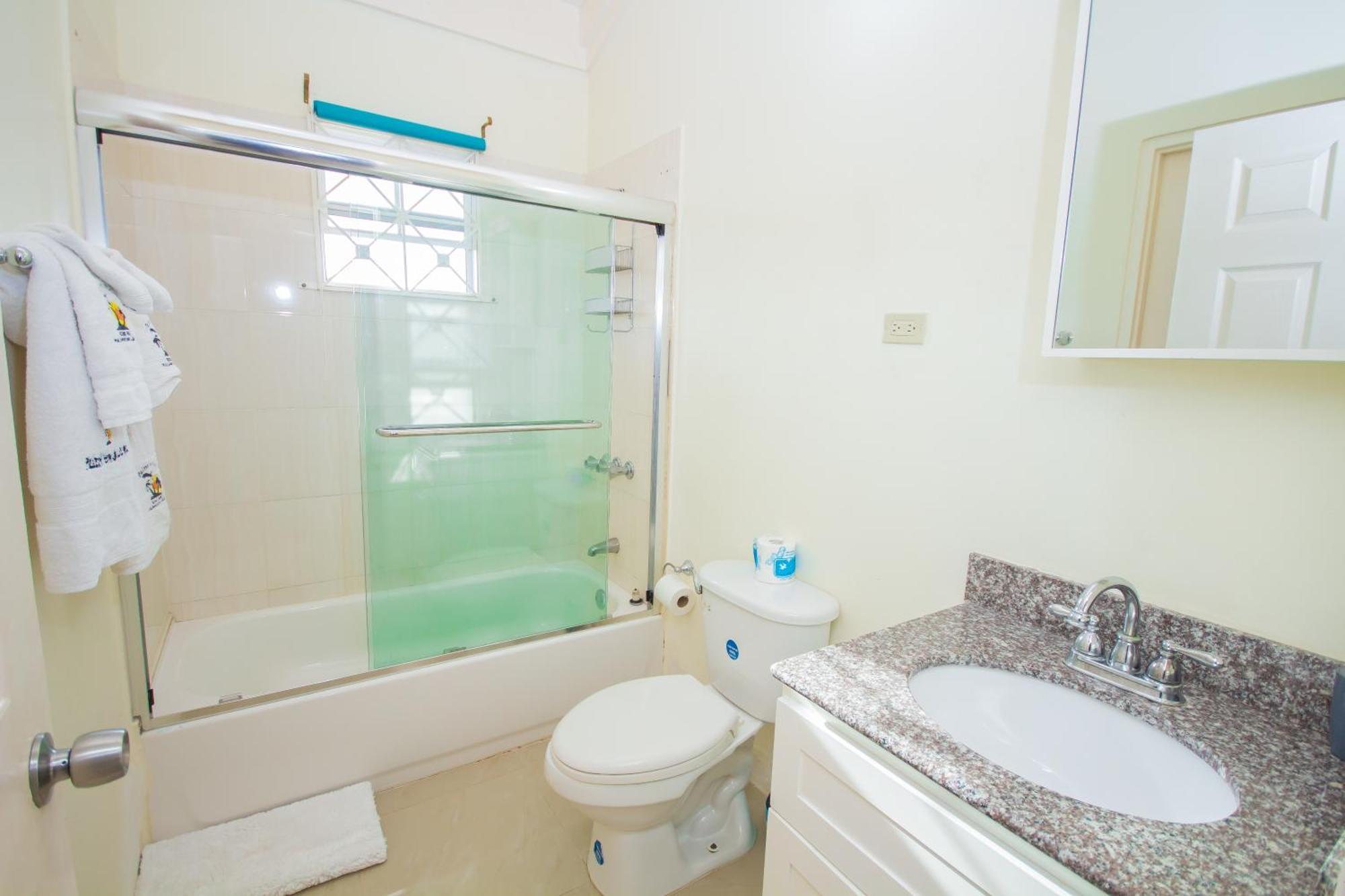 Ocho Rios Drax Hall 2 Bed Luxury Getaway 24hrs Security Guest house