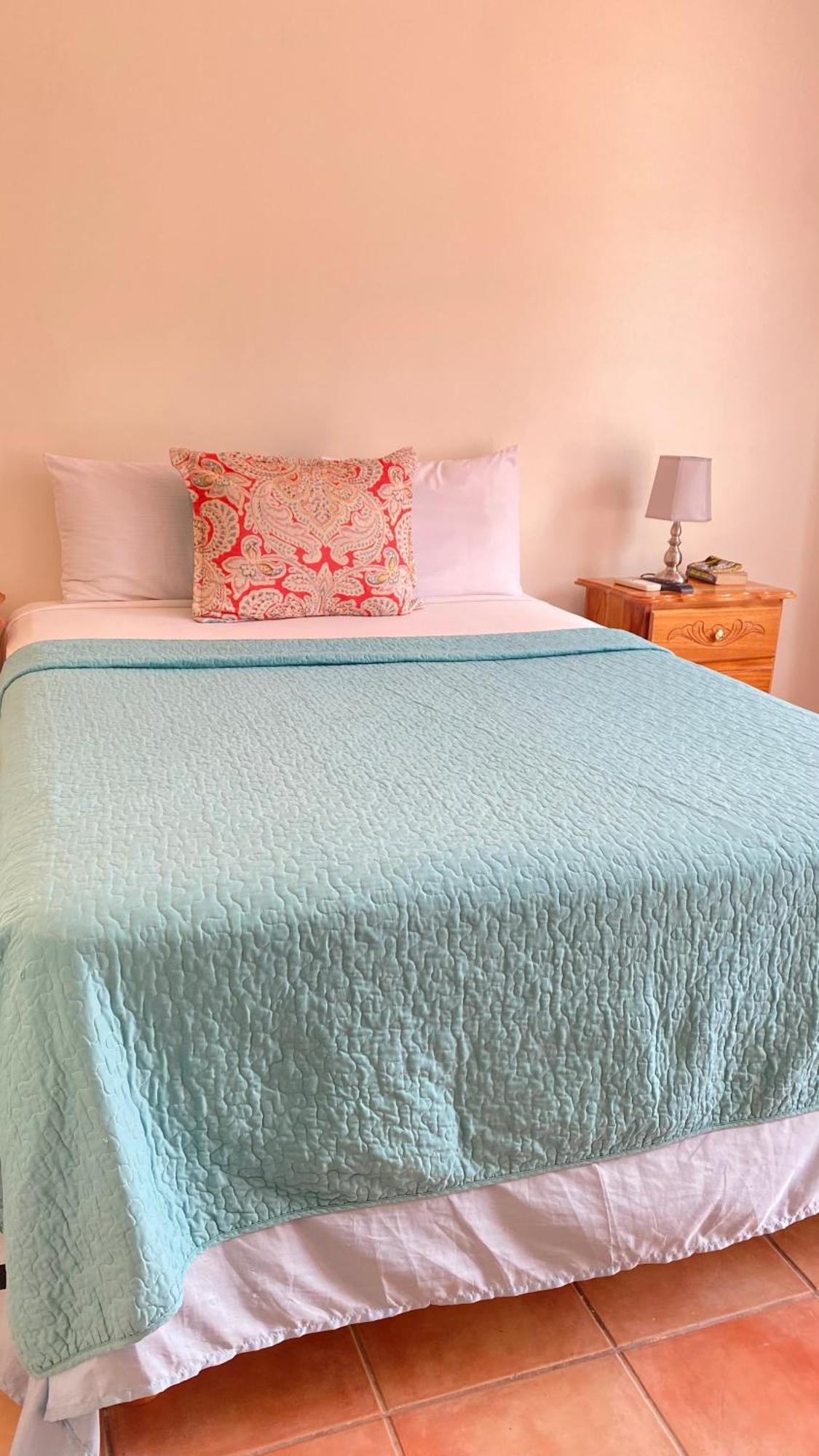 Aparthotel Seacastles By The Beach/pool Montego Bay