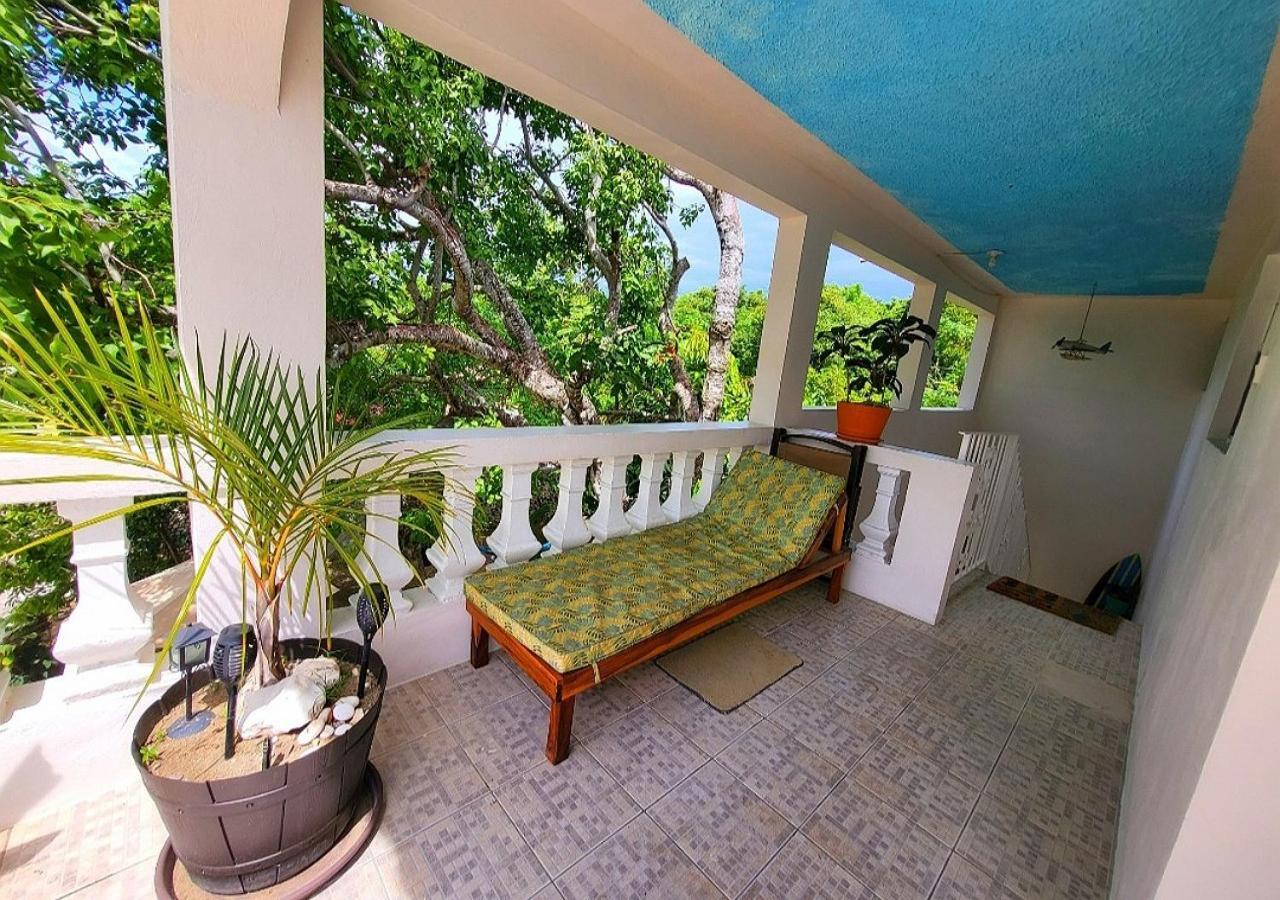 Green's Palace Jamaica Guest house
