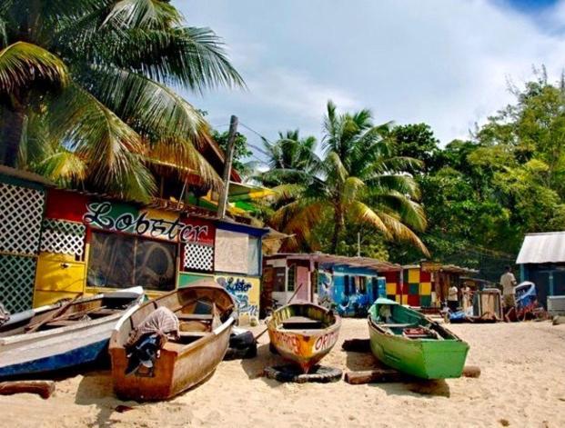 Idyllic Beachfront Apartment *