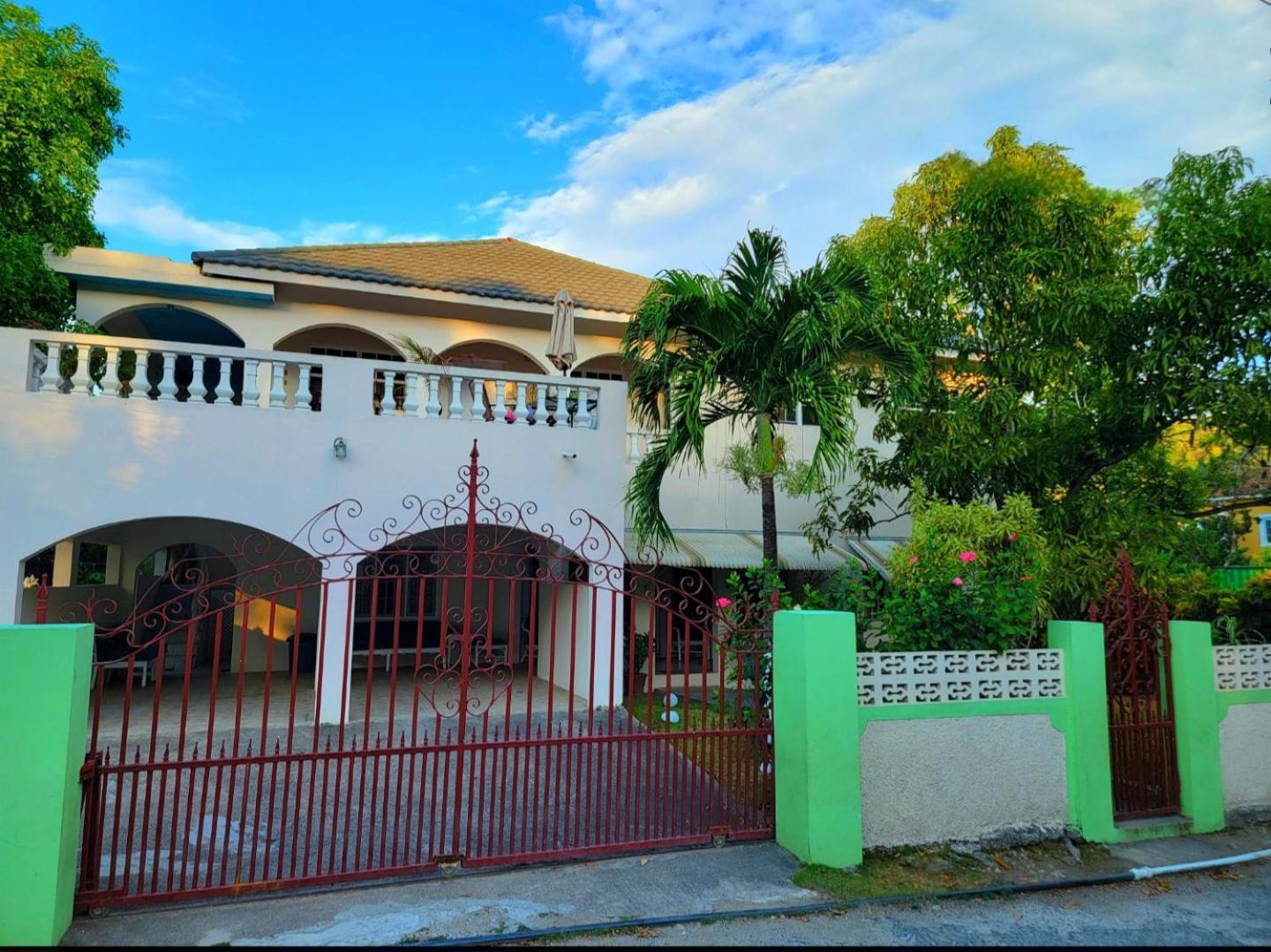 Guest house Green's Palace Jamaica
