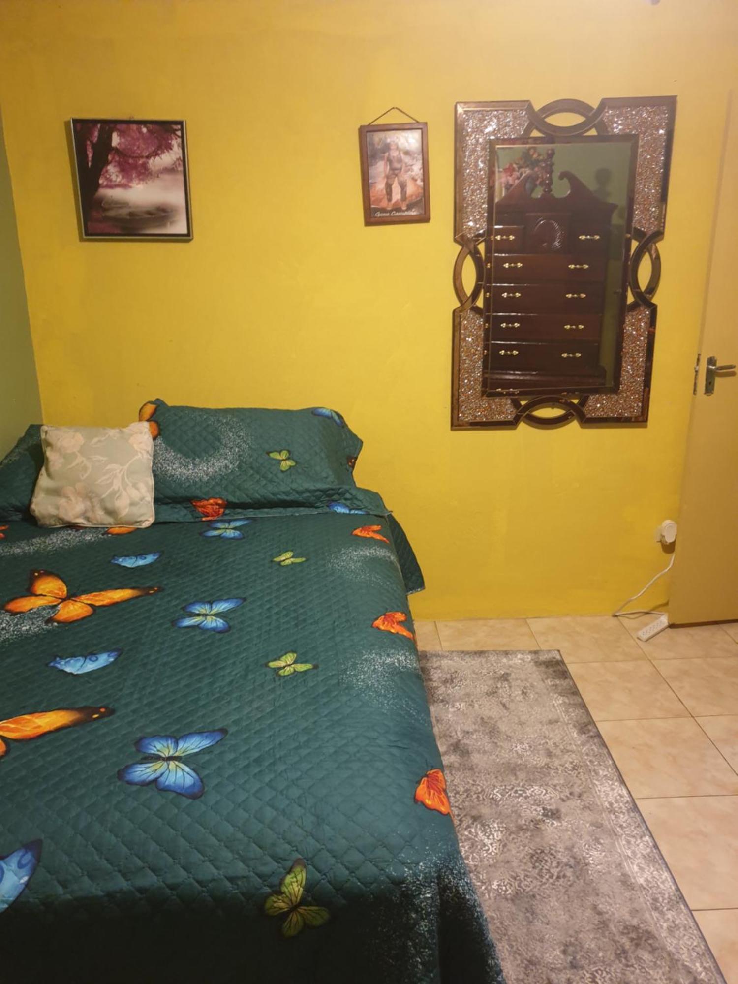 Shelly's Guest house *
