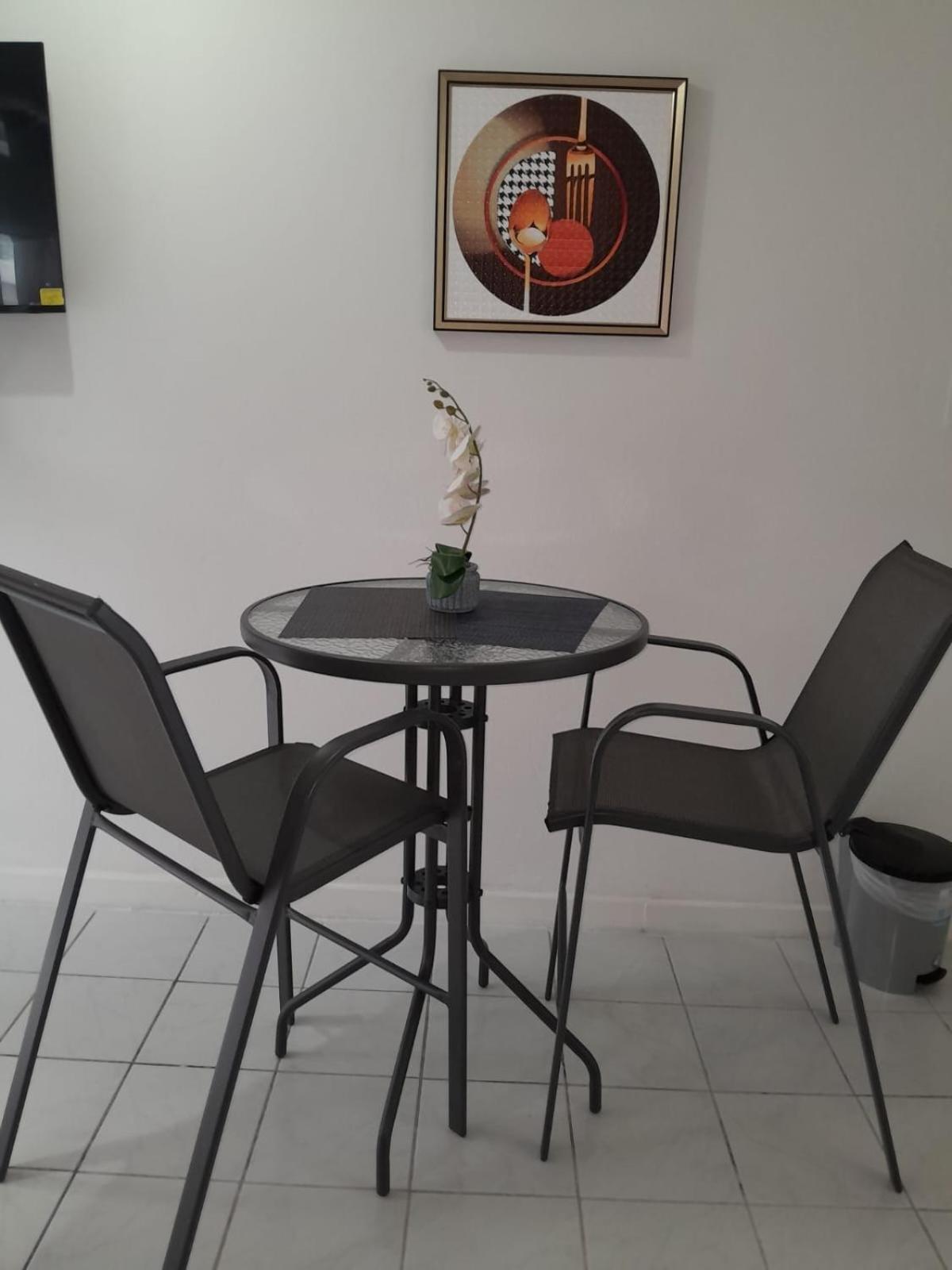21 Aparthotel *