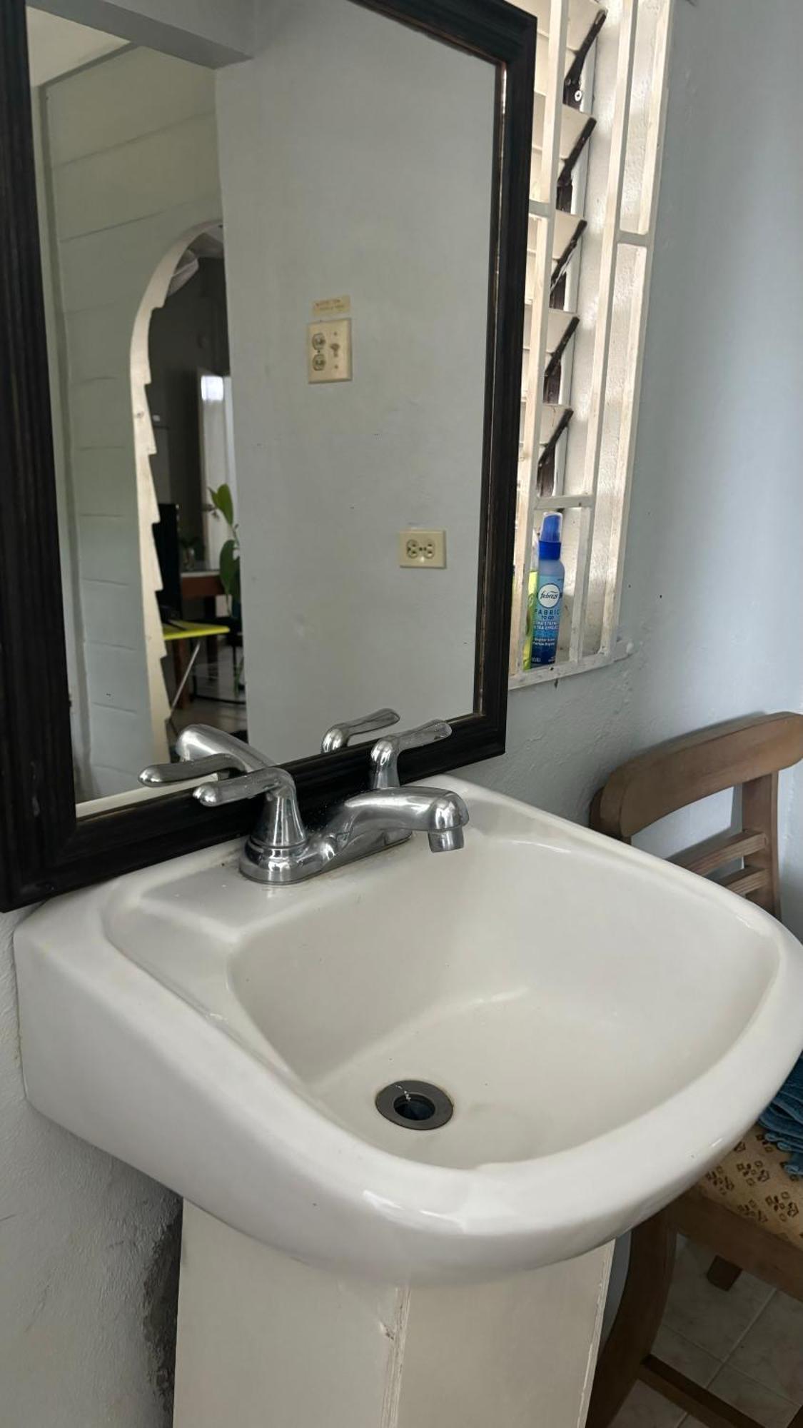 Guest house Di Mews Kingston