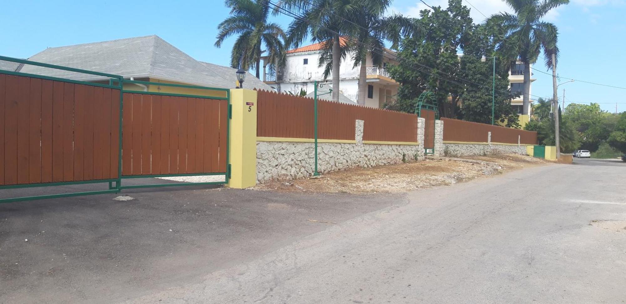 3 Bdr #2 At Ramparts Near Sangster Airport * Montego Bay