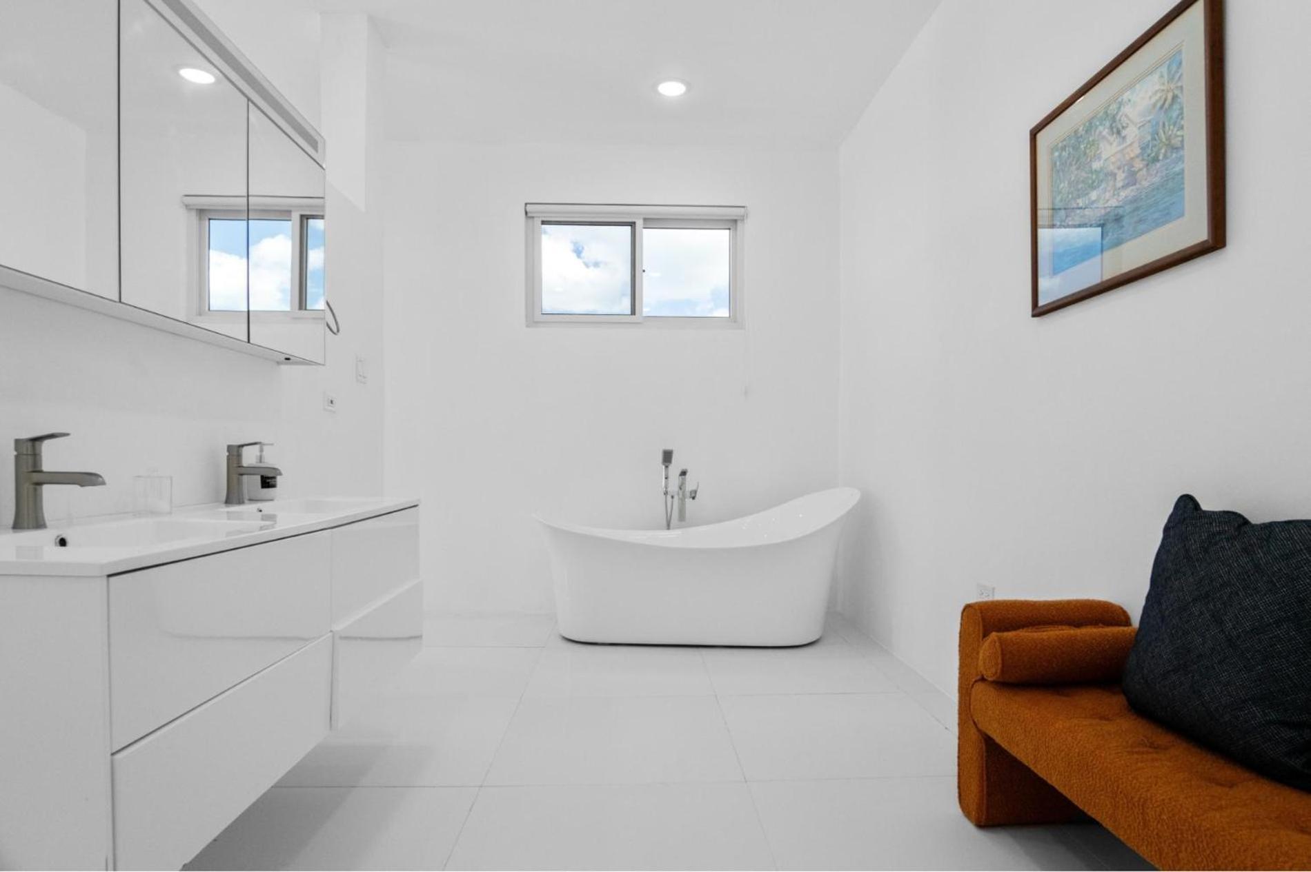 Villa The W 5 Bedroom Oceanfront W Staff Whitehouse