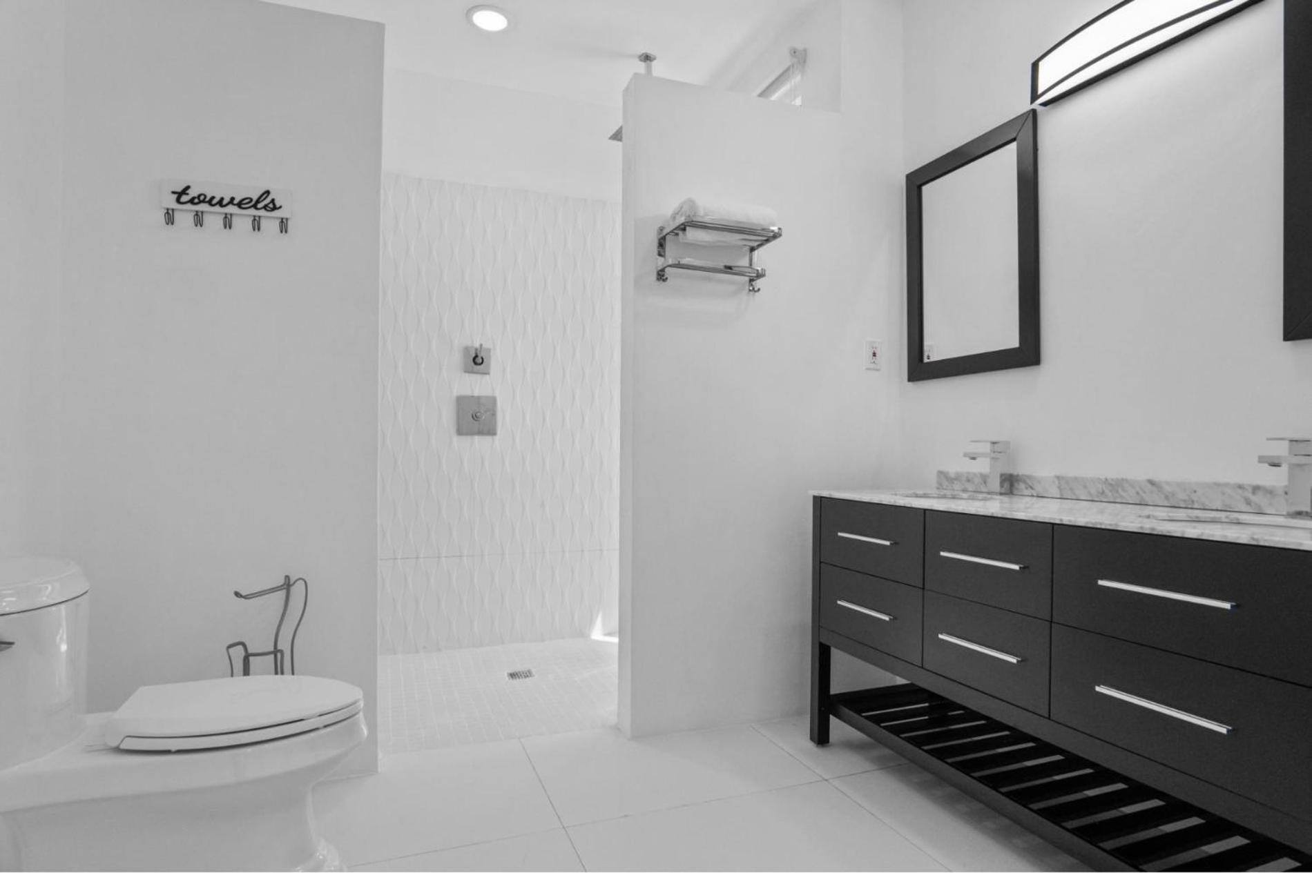 Villa The W 5 Bedroom Oceanfront W Staff *