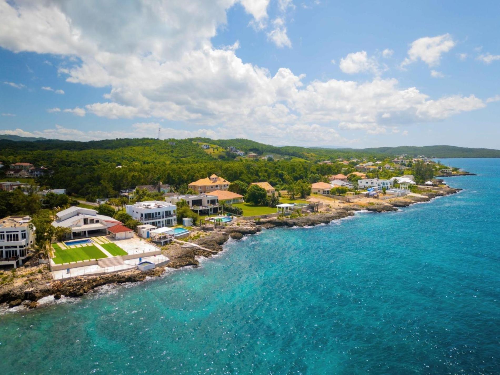 Villa The W 5 Bedroom Oceanfront W Staff Whitehouse