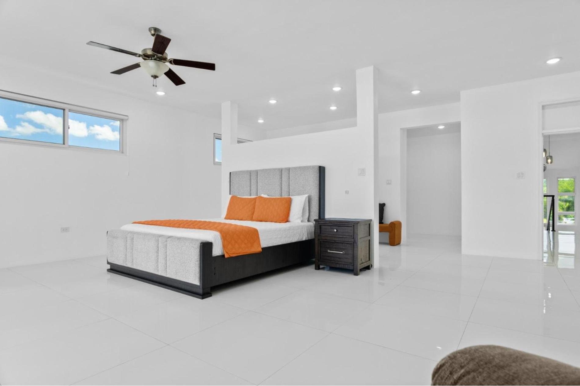 Villa The W 5 Bedroom Oceanfront W Staff