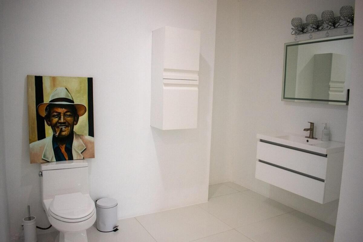 Villa The W 5 Bedroom Oceanfront W Staff *
