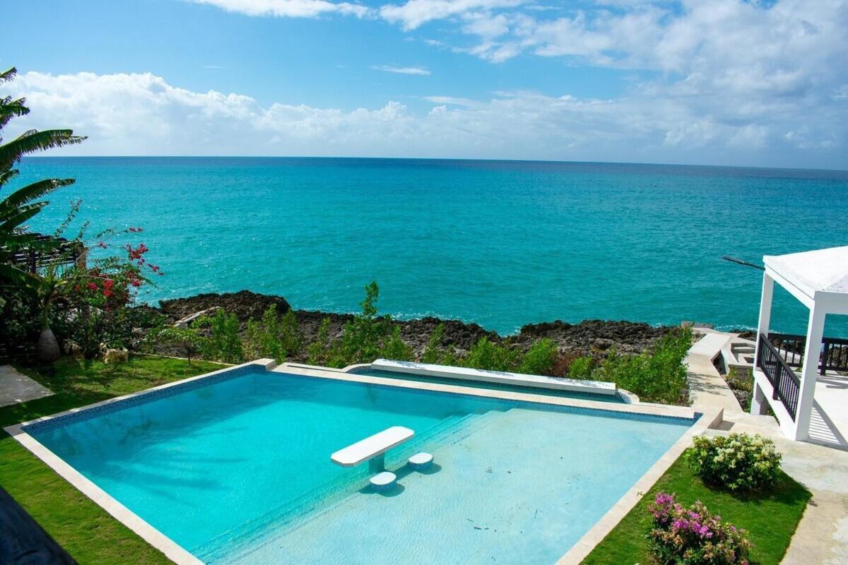 Villa The W 5 Bedroom Oceanfront W Staff