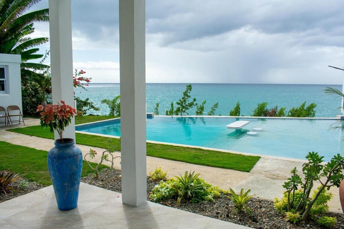The W 5 Bedroom Oceanfront W Staff Villa Whitehouse