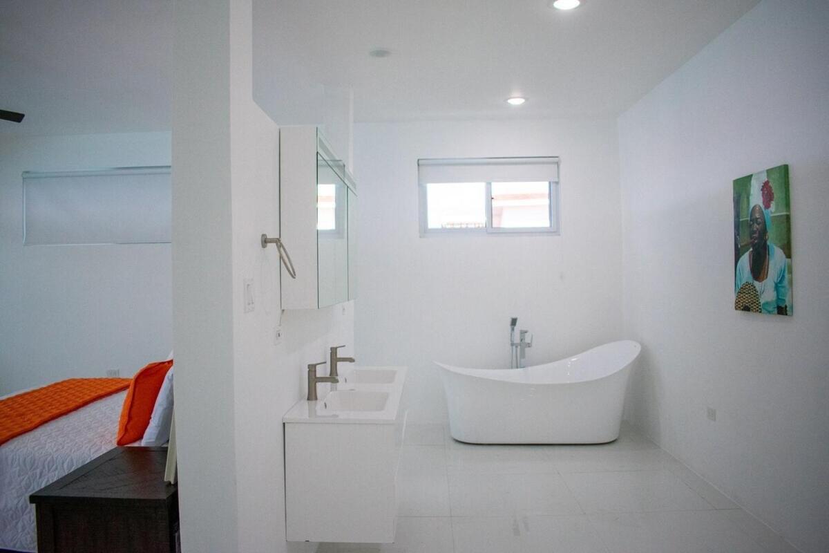 Villa The W 5 Bedroom Oceanfront W Staff Whitehouse
